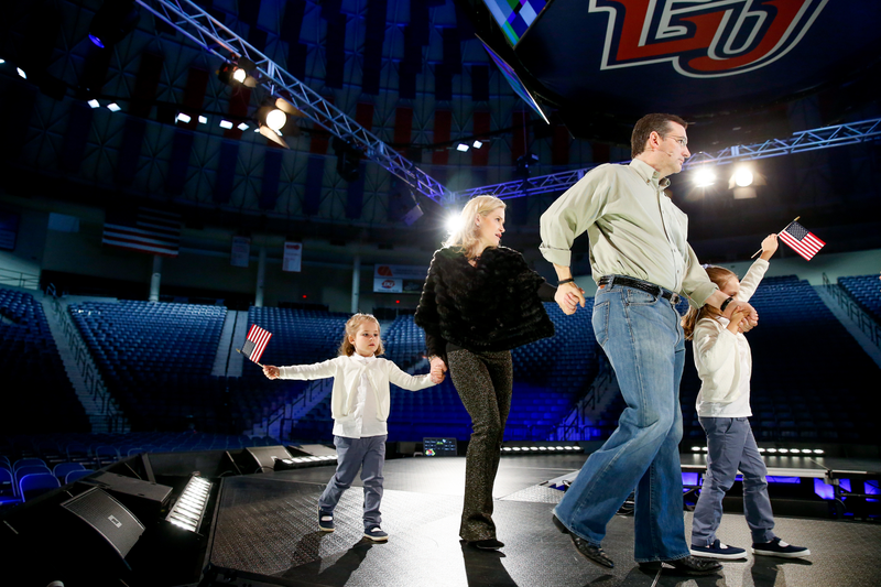 Illustration for article titled Why Don't Ted Cruz's Clothes Fit Him?